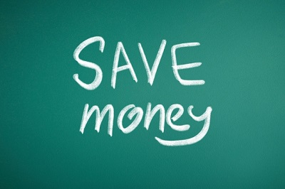 黒板に書かれたSaveMoney
